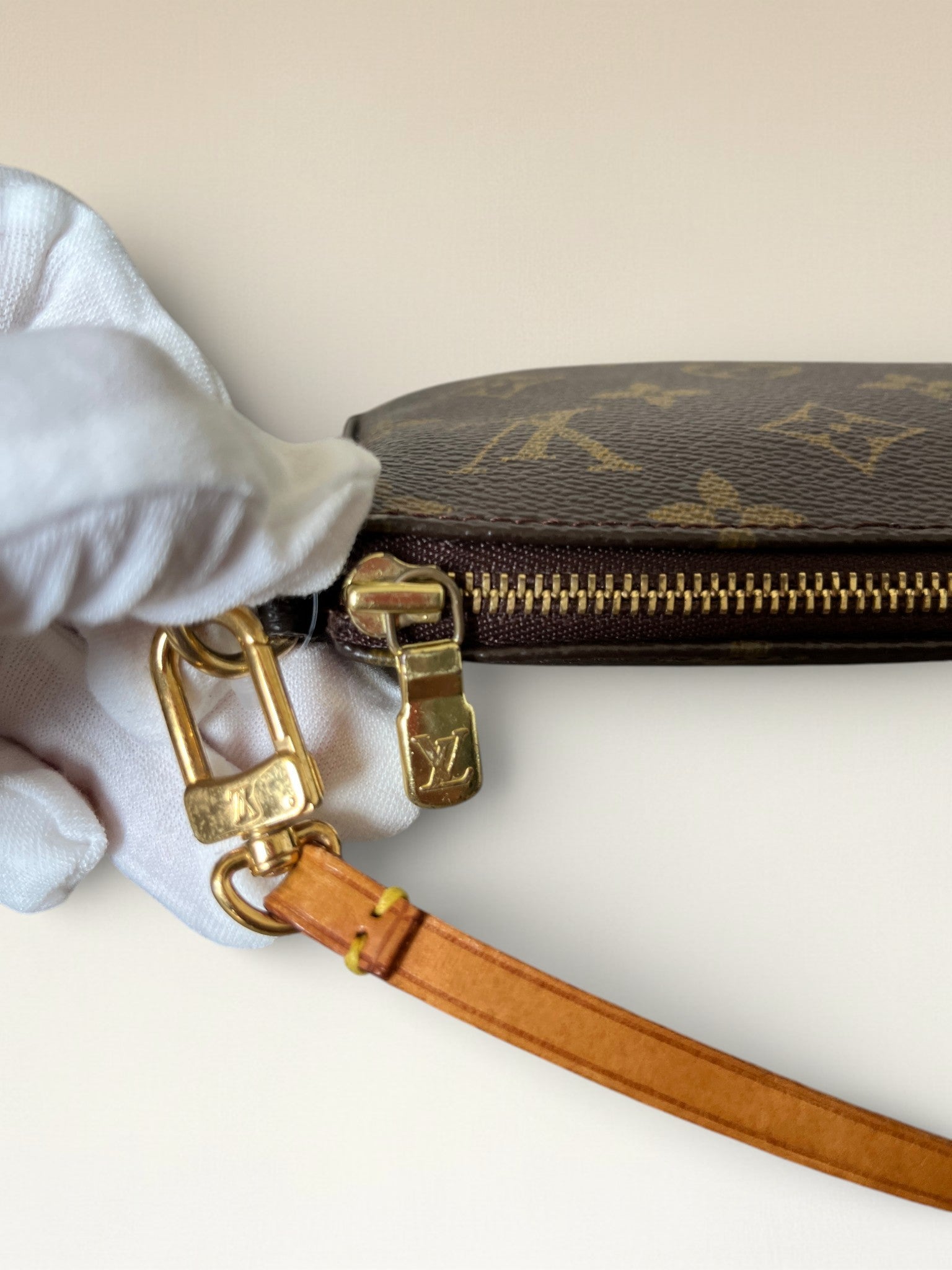 2002 Louis Vuitton Pochette Accessoires Monogram Canvas