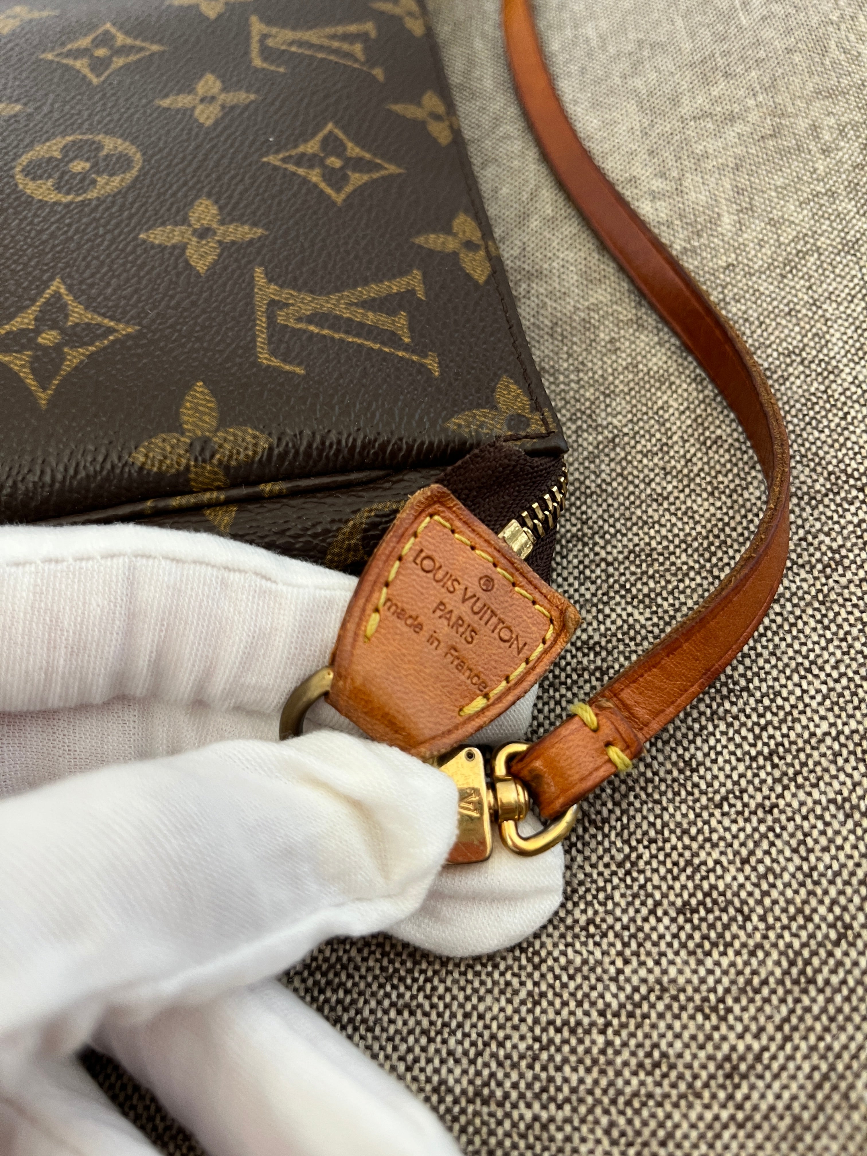 2000 Louis Vuitton Pochette Accessoires Monogram Canvas