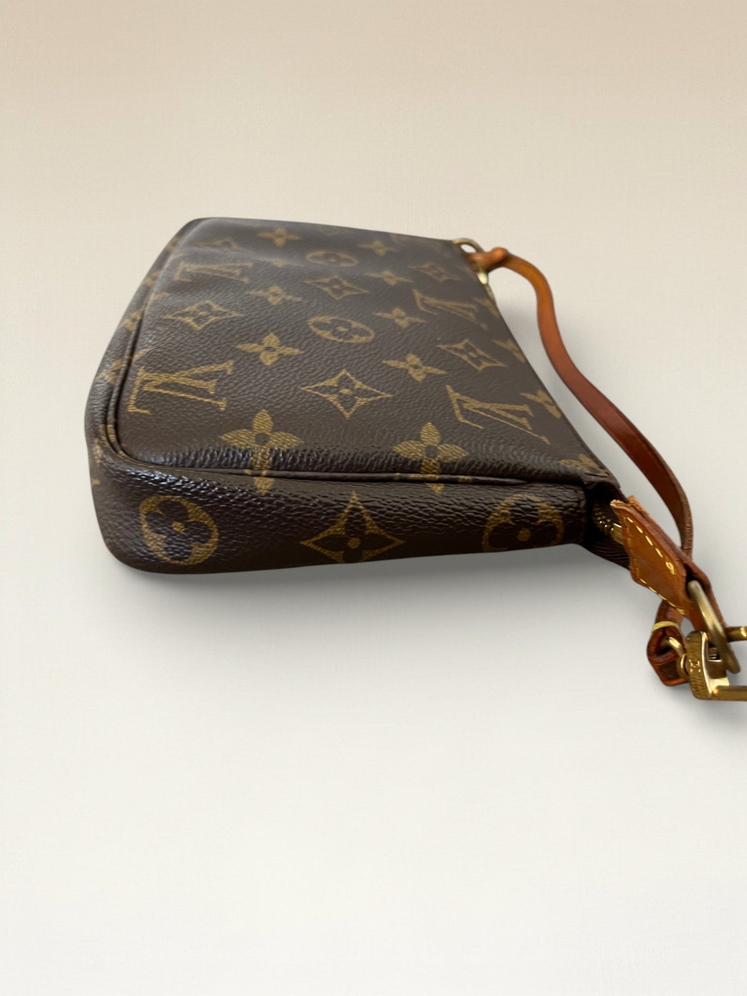 2000 Louis Vuitton Pochette Accessoires Monogram Canvas