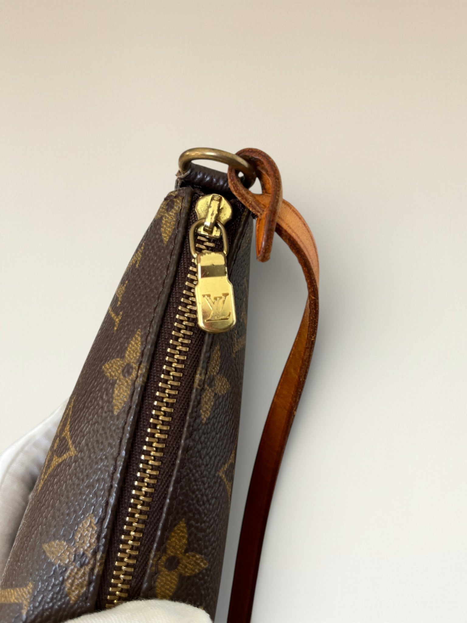 2000 Louis Vuitton Pochette Accessoires Monogram Canvas