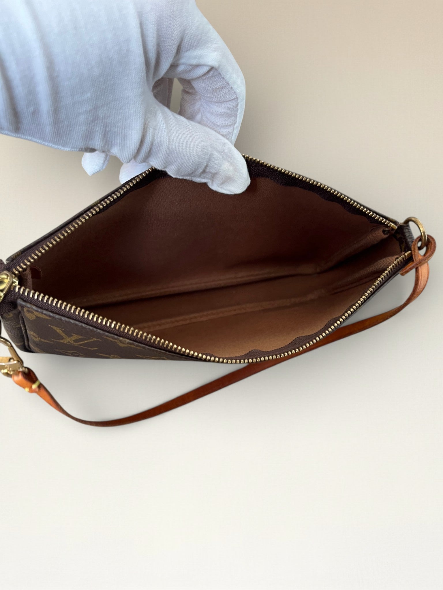 2000 Louis Vuitton Pochette Accessoires Monogram Canvas