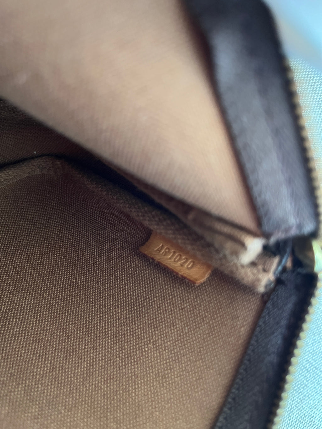 2000 Louis Vuitton Pochette Accessoires Monogram Canvas