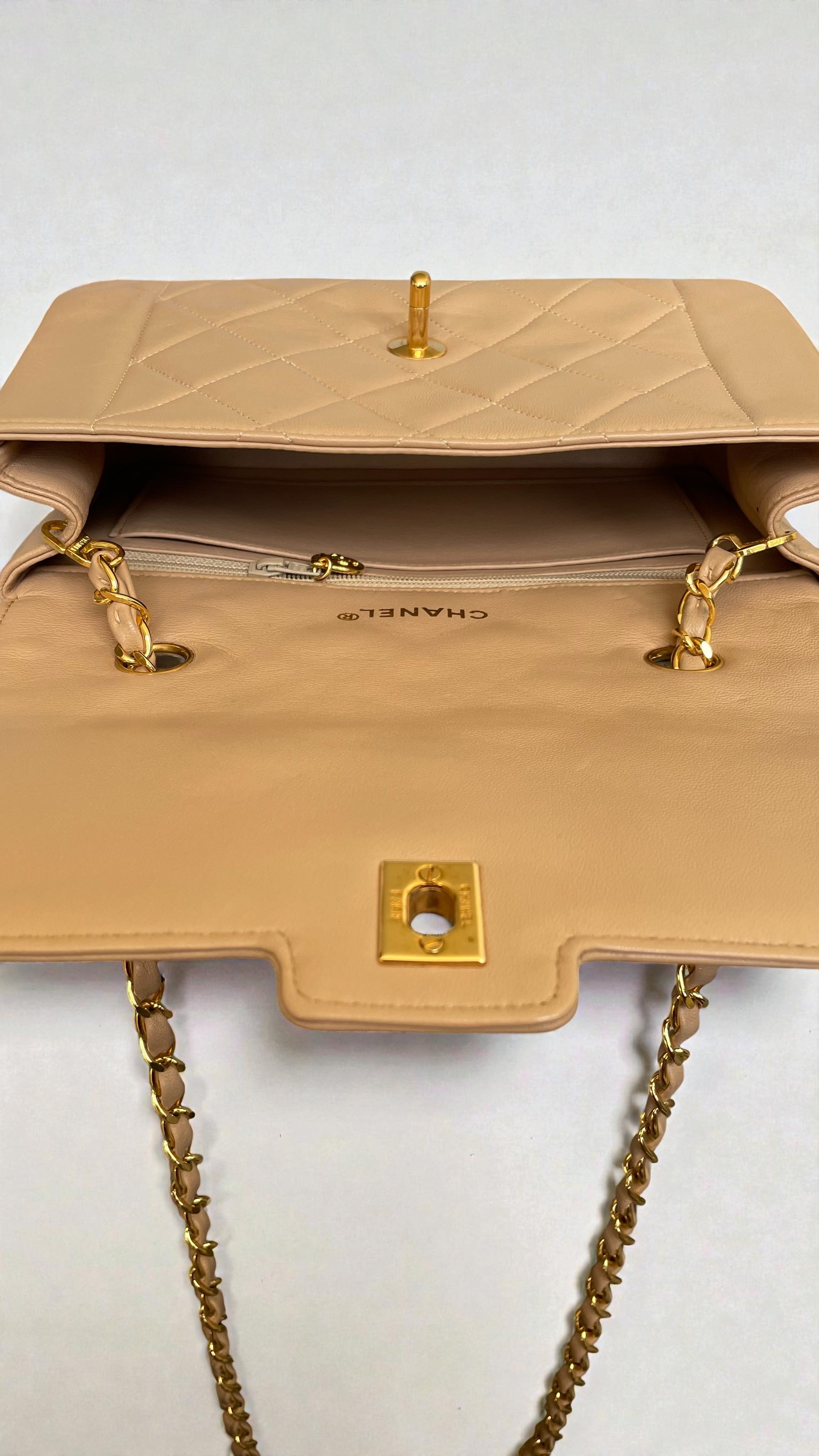 1989-1991 Chanel Vintage Matelassé Lambskin Quilted Flap Bag 24K Gold Hardware