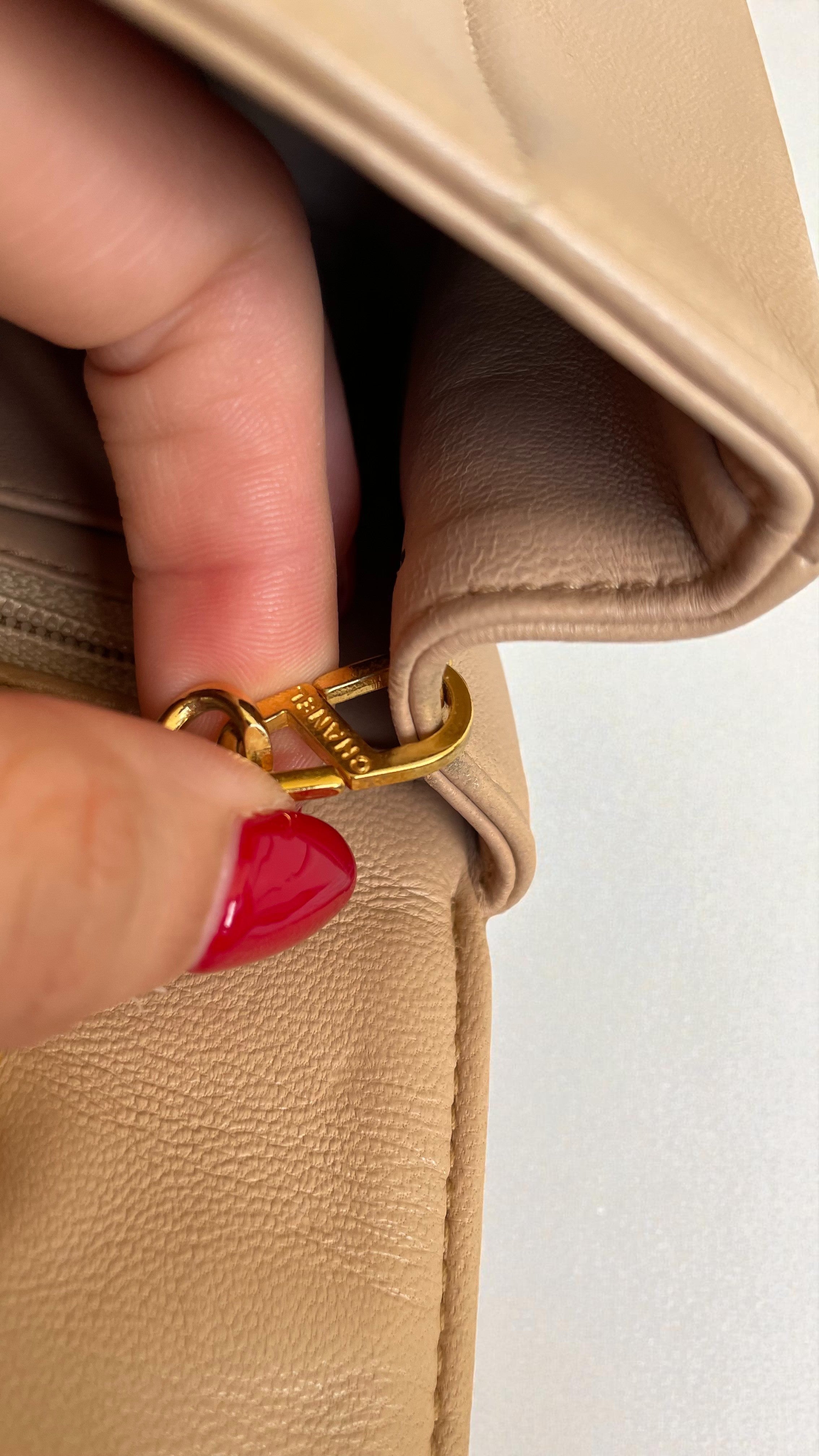 1989-1991 Chanel Vintage Matelassé Lambskin Quilted Flap Bag 24K Gold Hardware