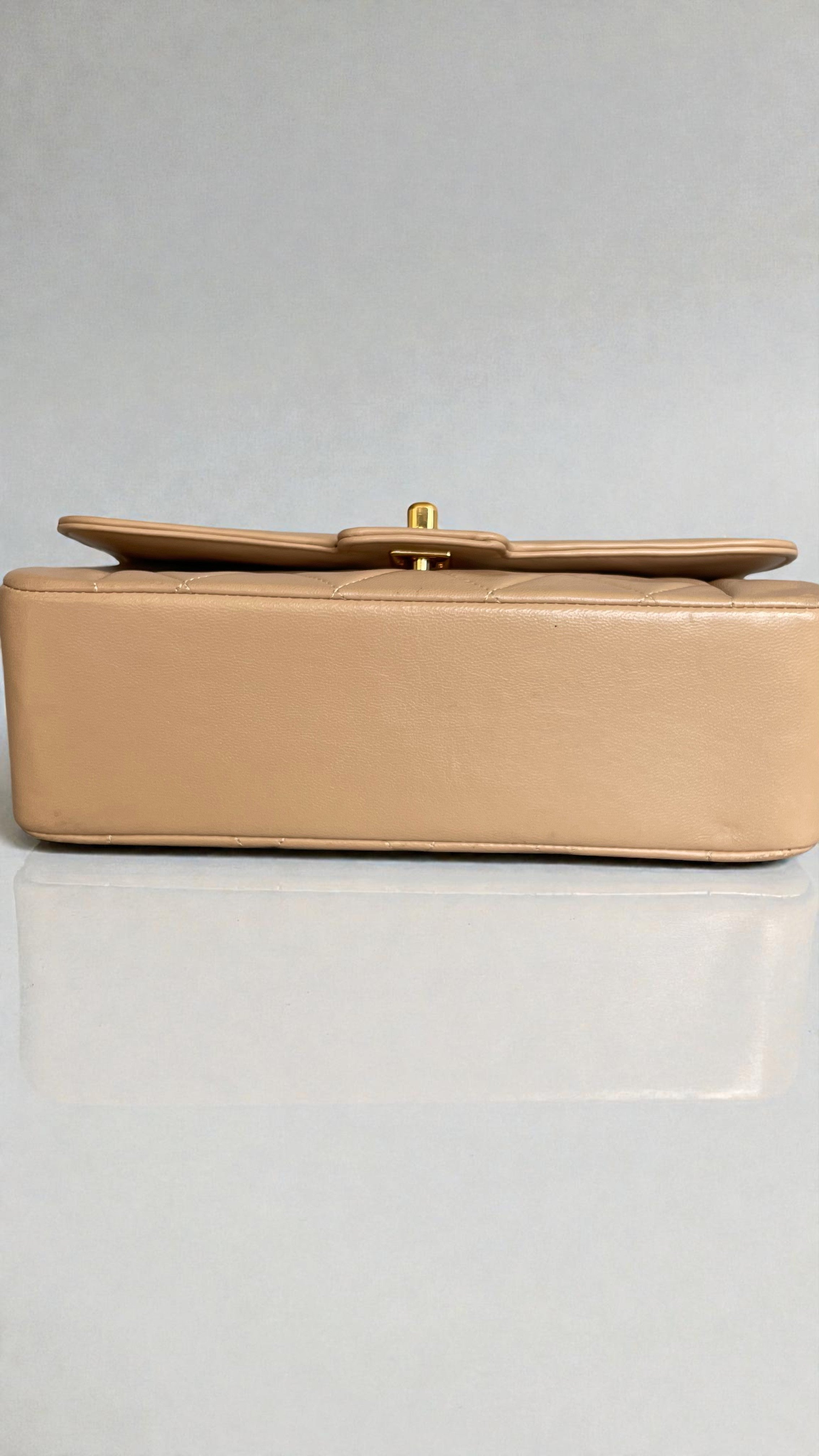 1989-1991 Chanel Vintage Matelassé Lambskin Quilted Flap Bag 24K Gold Hardware